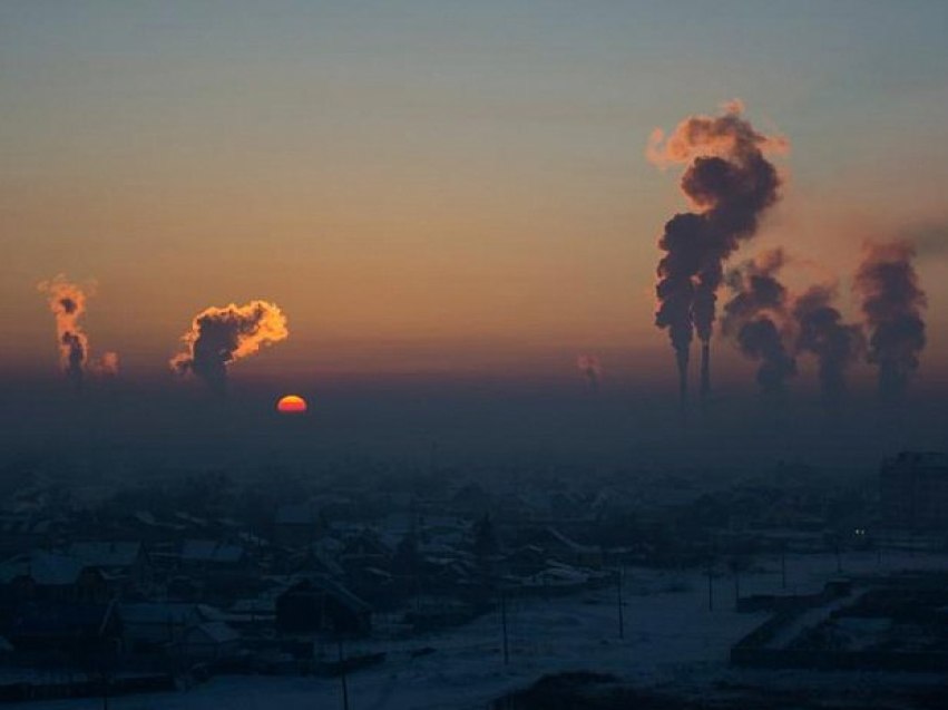 Региональный эконадзор планирует провести порядка 70 рейдов по котельным Читы до конца года Сотрудники экологического надзора Минприроды Забайкальского края проведут порядка 70 рейдов по котельным Читы до конца текущего года В прошлом году число рейдов составило 180 Обследования на предмет соблюдения требований в области охраны окружающей среды и охраны атмосферного воздуха а также правил работы при наступлении неблагоприятных метеорологических условий проводится еженедельно Работа проводится как плановая так и по жалобам жителей По каждому объекту составляются акты осмотра В случае выявления нарушений проводится профилактика а также материалы направляются в органы прокуратуры для принятия мер реагирования Минприроды эконадзор Минприроды Забайкалья всегда с Вами ВК ОК ТГ