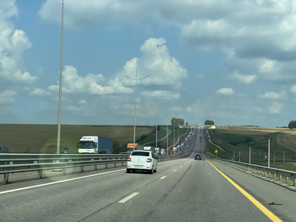 Липецких автомобилистов предупредили об ухудшении погодных условий на трассе М 4 Дон   newslipetsk ru fn 1752649 html Сегодня 12 ноября на трассе федерального значения М 4 Дон в Липецкой области ожидаются дожди В соседней с Липецкой Тульской области на дорогах возможен дождь с мокрым снегом сообщает пресс служба компании Автодор   Прислать новость Подписаться