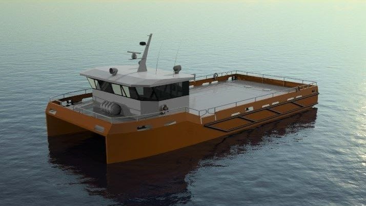Грузовой катамаран как судно такого типа впервые появится в Ненецком округе Катамаран будет обеспечивать поставки в сёла западного побережья Несь Чижу Киу Шойну Он предназначен для перевозки продуктов грузов и топлива Этот водный транспорт не боится качки и сложных условий навигации на мелководье Белого моря Судно изготавливает компания Дискат по спецзаказу СПК РК Северный Полюс который входит в Ненецкий Рыбакколхозсоюз в Новороссийске с сдачей летом 2026 года Перегон в НАО под руководством Николая Кислякова займёт около месяца Катамаран пройдёт через Чёрное и Азовское моря Волго Донской Волго Балтийский и Беломорско Балтийский каналы Волгу Белое море и более 60 шлюзов так же как катер из Перми в 2021 году Грузоподъёмность катамарана до 24 кубов топлива и 20 тонн палубного груза Судно оснащено кран балкой и рефрижератором