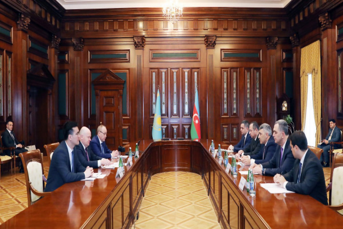 Между Верховными судами Азербайджана и Казахстана подписан меморандум 29 октября делегация во главе с председателем Высшего судебного совета Казахстана Дмитрием Малаховым посетила Верховный суд Азербайджана На встрече председатель Верховного суда Азербайджана Инам Каримов отметил что стратегическое партнёрство между Азербайджаном и Казахстаном успешно развивается во всех сферах включая судебно правовую систему В рамках встречи был подписан Меморандум о взаимопонимании между Верховным судом Азербайджанской Республики и Высшим Судебным Советом Республики Казахстан с целью совершенствования правосудия расширения сотрудничества и углубления связей между судебными органами двух государств vesti az