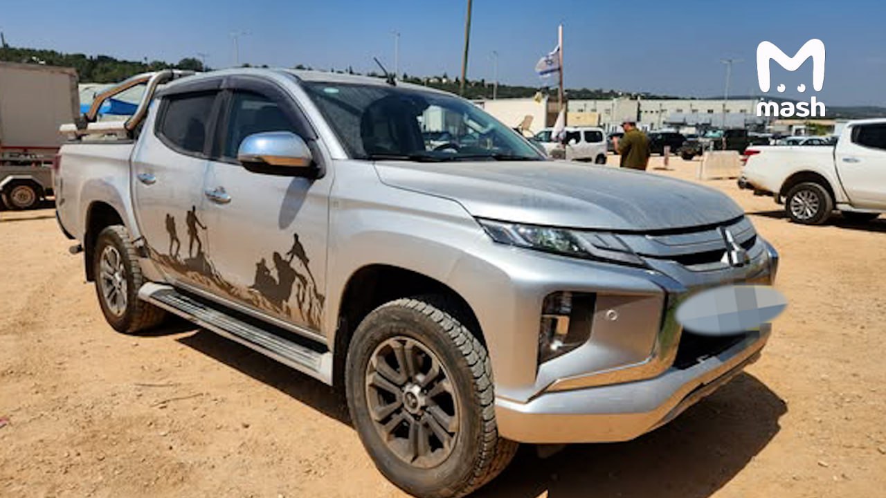 Израильские военные забрали пикап у жены Макаревича , — Mash. Недавно Mitsubishi, записанный на его вторую половинку, забрали для военных нужд. Как отшутилась супруга, "призвали на службу" пока только машину. Сам Андрей Макаревич сейчас на гастролях в Европе и уже какой день молчит об ирано-израильском конфликте. Внесён в список иностранных агентов