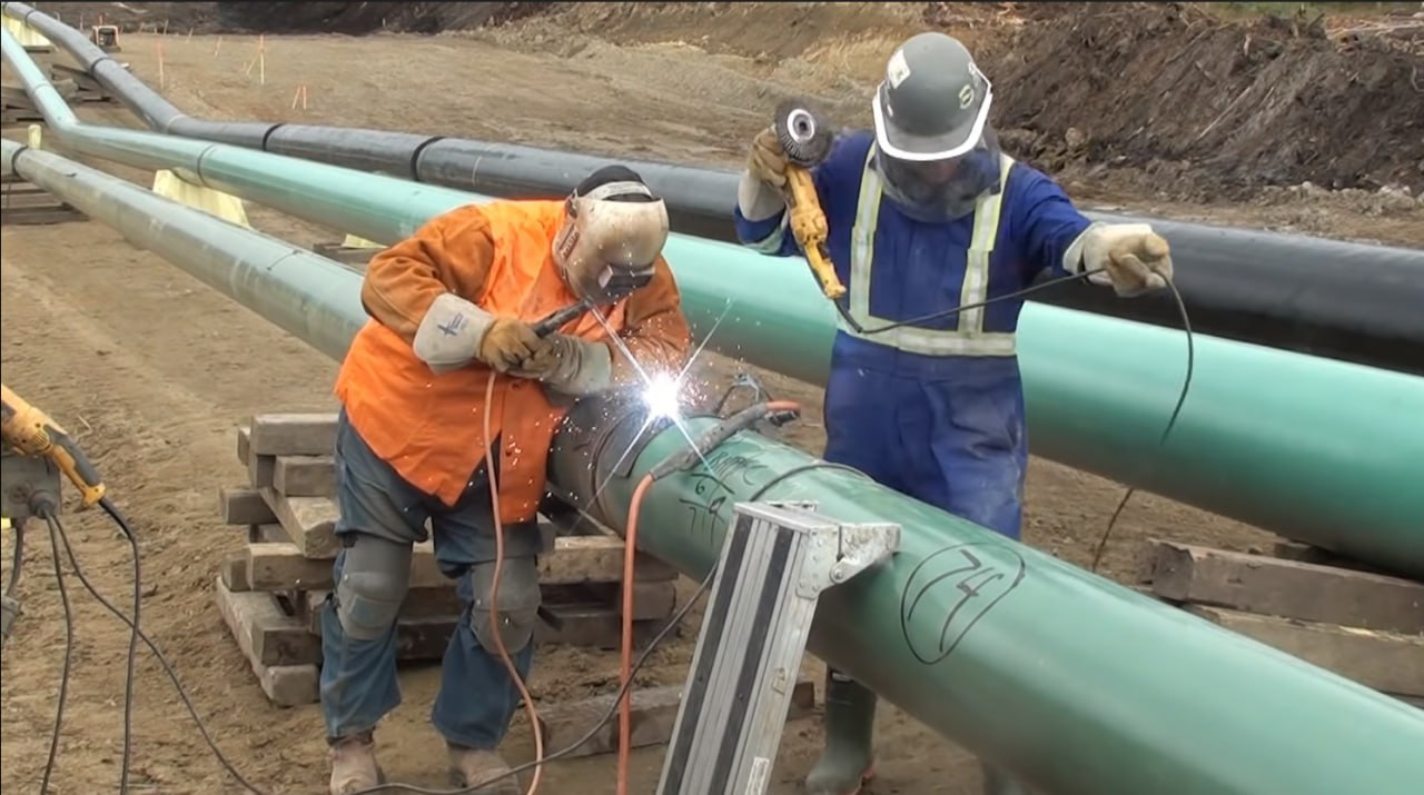 В Донецкой Народной Республике ускорят программу догазификации населённых пунктов.  Согласно программе, к газовой сети планируется подключить 85 населённых пунктов ДНР.  Особое внимание будет уделено пострадавшим районам. Дома будут восстанавливать сразу с подведением газа. Это касается Донецка, Макеевки, Ясиноватой и других населенных пунктов, где догазификация особенно необходима.  Новая жизнь