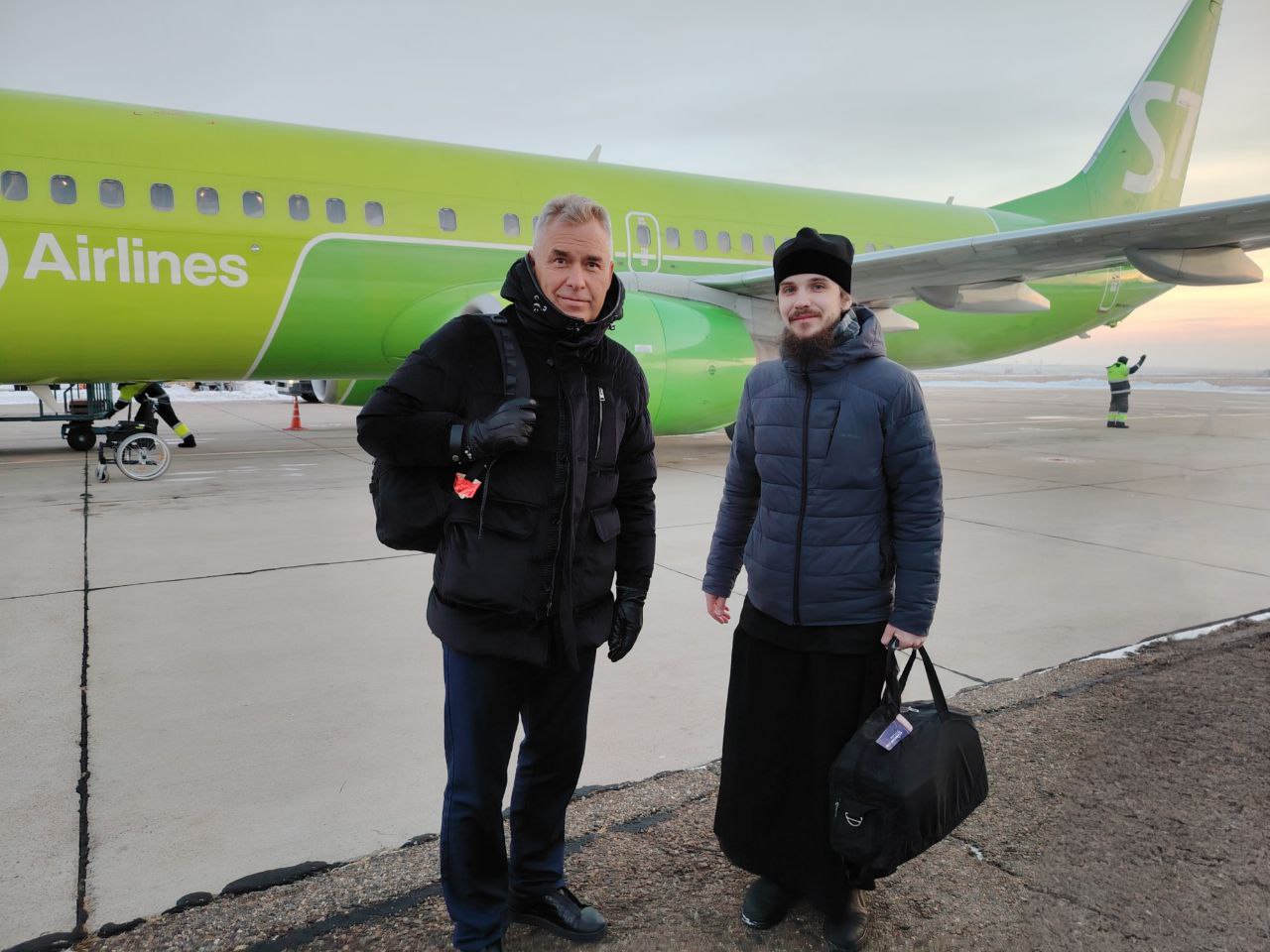 Телеведущий Павел Астахов примет участие в открытии бюста Святителя Луки Крымского в Чите Телеведущий заслуженный юрист России государственный деятель писатель Павел Астахов прибыл в Читу В городе он примет участие в открытии бюста Святителя Луки Крымского  Павла Астахова встретил в аэропорту иерей Дионисий Миронов представитель Читинской епархии Сегодня Астахов примет участие в открытии бюста Святителя Луки Крымского известного российского и советского хирурга в миру Валентина Феликсовича Войно Ясенецкого чья жизнь и врачебная деятельность были связаны с Забайкальем Павел Астахов один из авторов фильма Врач от Бога Святитель Лука Крымский 6 снятого телеканалом Спас 12 и один из инициаторов проекта по установке бюстов Святителя Луки в городах где он жил и работал Кроме того Астахов прочитает лекцию 0 для студентов ЗабГУ В 16 00 в кинотеатре Удокан покажут фильм Врач от Бога Святитель Лука Крымский Фото тг канал 18 правительства Забайкалья   ChitaMedia Забайкальский край