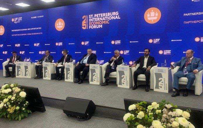 Армения и Россия: новый взгляд на экономическое сотрудничество и расширение поставок    Вице-премьер Армении Мгер Григорян на Петербургском международном экономическом форуме  ПМЭФ  поделился множеством интересных заявлений о будущем экономических отношений с Россией.    Российский бизнес в Армении: комфорт и перспективы  Мгер Григорян уверяет, что российский бизнес в Армении чувствует себя комфортно, несмотря на стремление Еревана к интеграции с Европейским Союзом.     "Мы гордимся тем, что российский бизнес в Армении продолжает работать эффективно. На уровне экономических показателей, проблем нет", — сказал вице-премьер.    Напомним, товарооборот между Россией и Арменией в 2024 году вырос почти в 1,6 раза, превысив $12 миллиардов.    Расширение поставок сельхозпродукции в Россию  Мгер Григорян также отметил, что Армения заинтересована в увеличении поставок сельскохозяйственной продукции на российский рынок. Он подчеркнул, что армянские производители могут выпускать качественную продукцию, востребованную в России, но для этого необходимо улучшать логистику и консолидацию товаров.    "Малые и средние предприятия, производящие качественную продукцию, должны получить ресурсы и координацию для выхода на российский рынок и другие глобальные рынки", — сказал он.    Вице-премьер подчеркнул важность создания логистических хабов и обеспечения "бесшовности" поставок. Он также добавил, что российская сторона активно содействует в решении этих логистических вопросов.    "С точки зрения роста производства и экспорта мы не видим никаких ограничений", — отметил Григорян, подчеркнув перспективы роста в агропромышленном комплексе.    В результате, несмотря на разные точки зрения, экономическое сотрудничество между Арменией и Россией продолжает развиваться, укрепляя двусторонние связи в разных сферах.  #Армения #Россия #экономика #сельское_хозяйство #товарооборот #ЕС #логистика #экспорт
