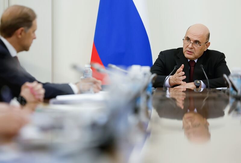 Михаил Мишустин По оценке Минэкономразвития за январь июль 2025 года ВВП России вырос на 1 1 Основным локомотивом роста в промышленности остается обрабатывающий сектор прирост за 7 мес составил 3 3 Лидером стало машиностроение растут также металлургический и химический комплексы Объем работ в строительной индустрии увеличился на 4 2 Решения Правительства и ЦБ позволили добиться постепенного замедления динамики инфляции Уровень безработицы в России три месяца подряд находится на историческом минимуме 2 2 jkinvest news jkinvest