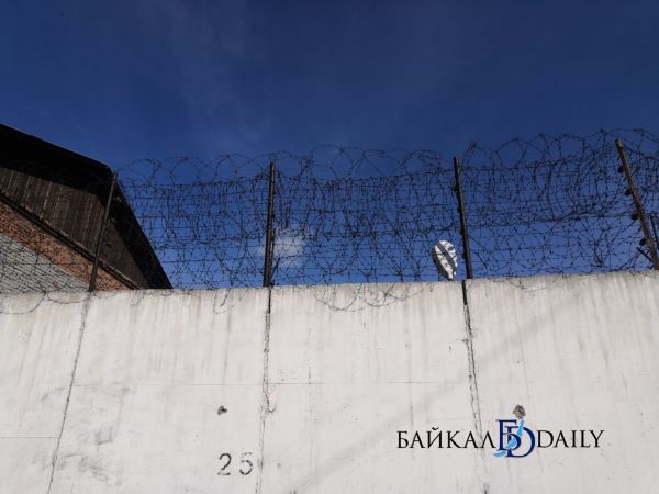 Житель Бурятии получил 9 лет колонии за убийство приятеля. Мужчина на суде утверждал, что ударил ножом знакомого в целях самообороны