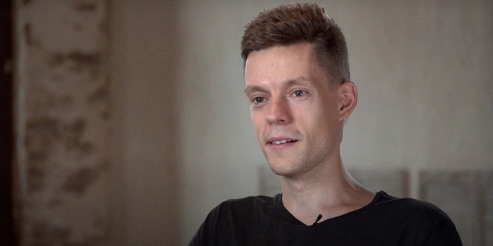 Юрия Дудя заочно арестовали за неисполнение обязанностей иностранного агента. Он также объявлен в международный розыск.