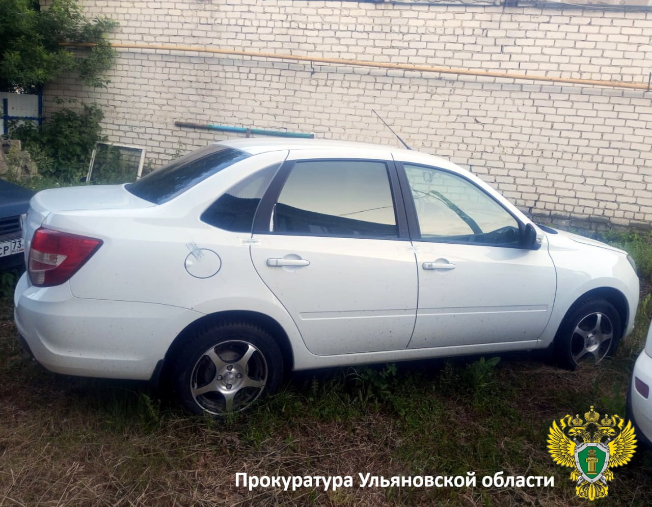 Автомобиль жителя села Чириково, осужденного за грубое нарушение правил дорожного движения, конфискован в доход государства     Ульяновский областной суд оставил без изменения приговор в отношении жителя региона. Он признан виновным в совершении преступления по ч. 1 ст. 264.1 УК РФ  управление автомобилем лицом, находящимся в состоянии опьянения, подвергнутым административному наказанию за невыполнение законного требования уполномоченного должностного лица о прохождении медицинского освидетельствования на состояние опьянения .   Установлено, что 19 января 2025 года сотрудниками ДПС возле одного из домов на улице Молодежной в селе Чириково Кузоватовского района был остановлен автомобиль марки «Лада Гранта», которым управлял 55-летний неработавший Андрей Конкин, находившийся в состоянии алкогольного опьянения.    При этом выяснено, что водитель ранее уже привлекался к административной ответственности за совершение правонарушения по ч. 1 ст. 12.26 КоАП РФ  невыполнение водителем транспортного средства законного требования уполномоченного должностного лица о прохождении медицинского освидетельствования на состояние опьянения, если такие действия  бездействие  не содержат уголовно наказуемого деяния .    Суд согласился с позицией прокурора и приговорил Конкина, полностью признавшего вину, к штрафу в размере 100 тысяч рублей с лишением права заниматься деятельностью, связанной с управлением транспортными средствами, на срок 2,5 года.    Автомобиль осужденного конфискован в доход государства.    Приговор вступил в законную силу.