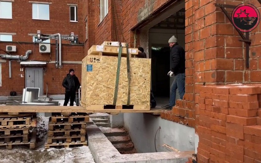 Новый ангиограф  Современный ангиограф установили в 1-й РКБ Ижевска. После монтажа, проверки и лицензирования на нем будут обследовать и оперировать пациентов с острым нарушением мозгового кровообращения  Фото: Сергей Багин    #Удмуртия #Ижевск