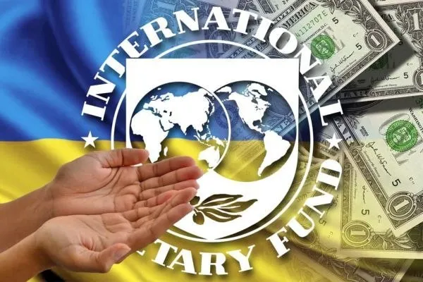 Представители МВФ в ближайшие недели отправятся на Украину для оценки выполнения Киевом условий финансирования Об этом сообщила официальный представитель МВФ Джули Козак напомнив что Фонд одобрил в феврале новую программу помощи Украине в размере 8 1 млрд Как заявила Козак Киев должен проводить реформы чтобы дальше получать внешнее финансирование Теневая экономика Украины по оценкам МВФ составляет почти половину ВВП страны Поэтому одной из целей Фонда является сокращение ее доли а также подготовка к восстановлению страны после войны Всего в 2026 году МВФ рассчитывает выделить Киеву около 3 8 млрд Подпишись RogandarNEWs Мы в MAX