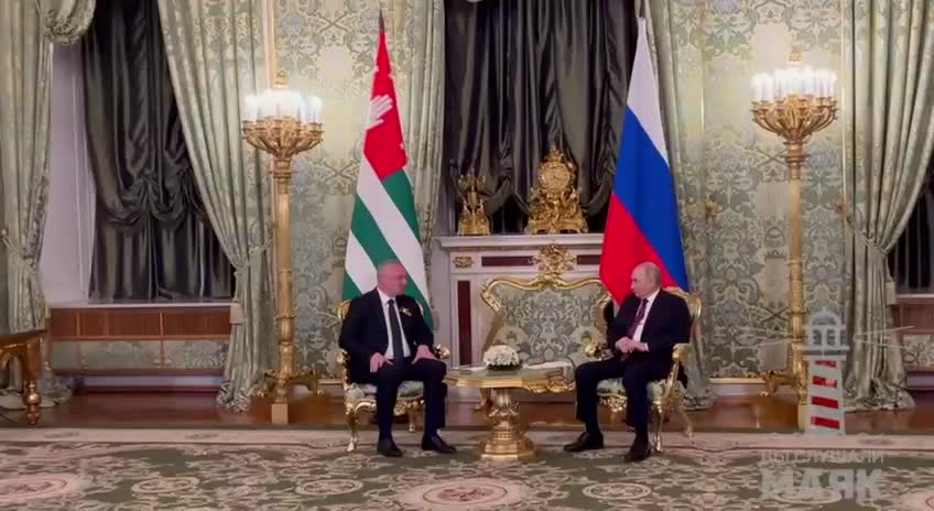 Путин принял приглашение посетить Абхазию от президента Гунбы