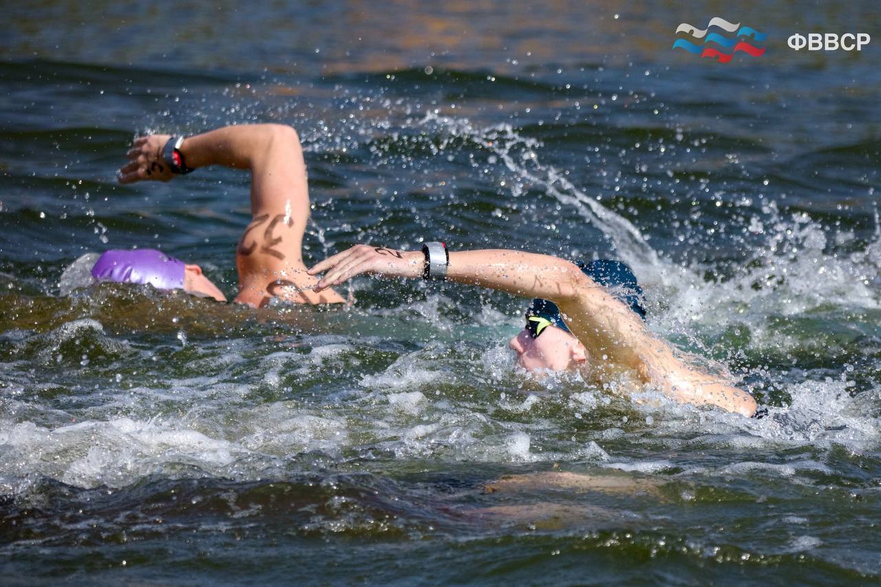Подмосковный спортсмен Александр Степанов завоевал золото на чемпионате России по плаванию на открытой воде в заплыве на 10 км «Странно плыли. Казалось какой-то змеей мы плыли все время. Неровно. Выматывает такое. Результатом доволен, как обычно», – сказал после финиша Александр Степанов. Соревнования, прошедшие в Ростове-на-Дону с 7 по 9 июня, стали отборочным этапом на чемпионат мира, который стартует 11 июля в Сингапуре.