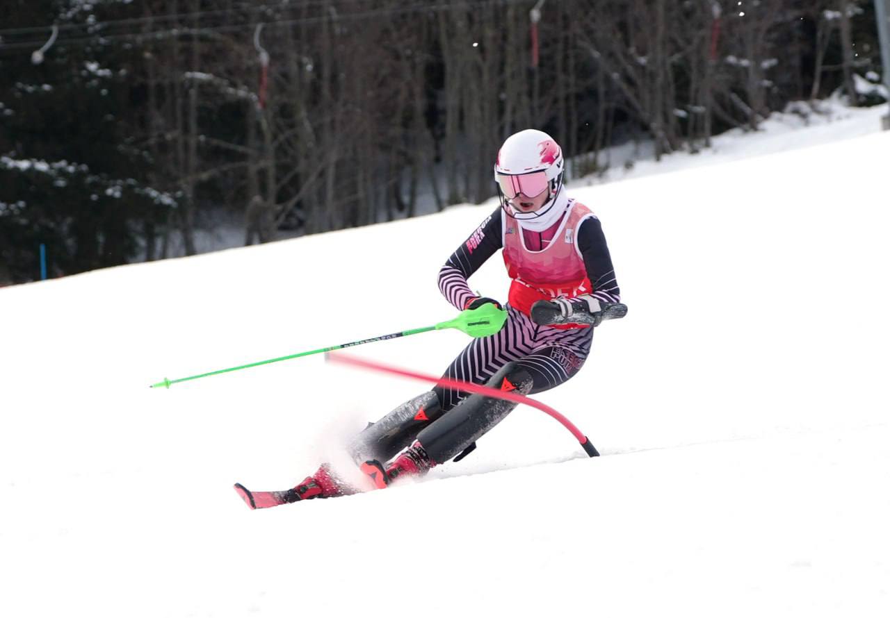 Сборная России ведет борьбу за медали на этапе Кубка мира во Франции С 27 по 30 января на французском курорте Мерибель проходит этап Кубка мира по горнолыжному спорту За медали соревнований борются российские паралимпийцы трехкратный паралимпийский чемпион Алексей Бугаев Москва бронзовый призёр Паралимпийских игр Александр Алябьев Москва Сахалинская область двукратная чемпионка мира Варвара Ворончихина Москва Российские спортсмены выступают на Кубке мира в рамках тренировочного сбора Участие в этих соревнованиях является обязательным критерием для получения двухсторонних приглашений на Паралимпийские игры в Италии и помогут восполнить международный соревновательный опыт Расписание соревнований 27 января слалом 29 и 30 января гигантский слалом За расписанием и результатами можно следить онлайн на официальном сайте Международной федерации лыжного спорта FIS аction press Luc Bagouet Подписаться на ПКР Поддержать канал голосом