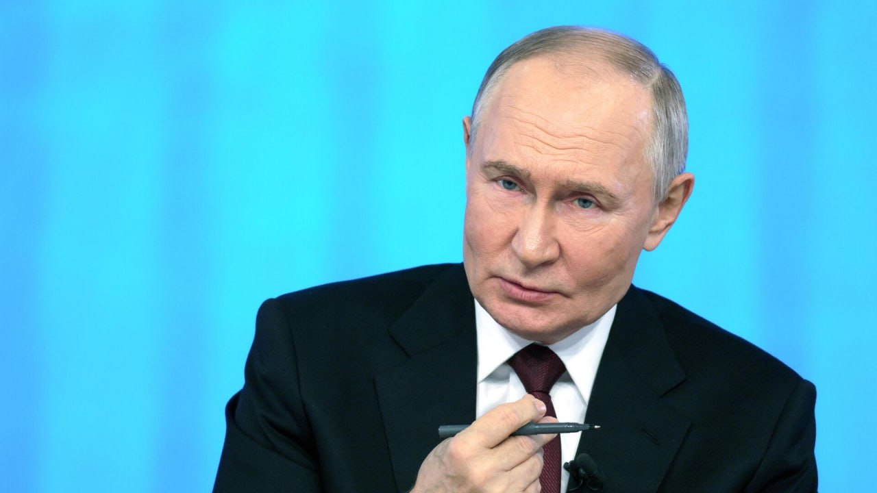 Владимир Путин поручил увековечить память участников спецоперации, разработав для этого единые рекомендации, сообщили в Кремле Что еще поручил президент РФ по итогам Всероссийского муниципального форума «Малая Родина — сила России»: Поддержать граждан Белгородской и Курской областей, пострадавших от ЧС федерального уровня. Предоставить дополнительные страховые гарантии работникам специализированных охранных государственных унитарных предприятий, пострадавшим в результате обстрелов территории России украинскими боевиками. Обеспечить организацию обучения, профессиональной подготовки и повышения квалификации участников СВО, желающих поступить на государственную гражданскую службу, а также создать условия для их поступления на муниципальную службу за счет корректировки требований к стажу и уровню образования. Подпишись на «Россия — это я!»