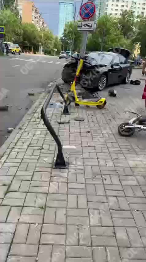 Авария с BMW в Щукино: водитель не справился с управлением