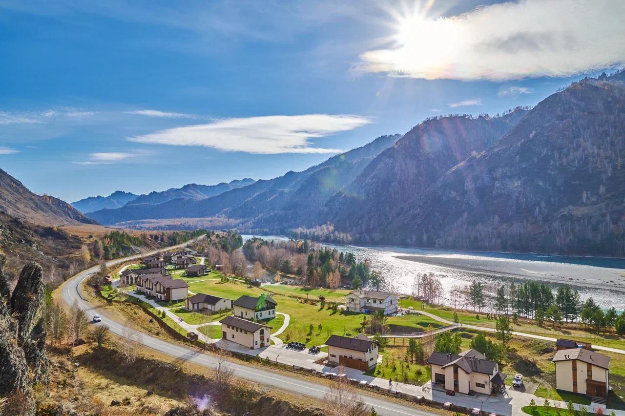 S7 Airlines с 30 апреля начнёт летать по новому для себя направлению Красноярск   Горно Алтайск Рейсы будут выполняться на Embraer 170 дважды в неделю   из Красноярска по четвергам и субботам   из Горно Алтайска по средам и воскресеньям Билеты уже в продаже от 7 350 рублей в одну сторону В пути около 1 5 часов Данный перевозчик в настоящее время осуществляет круглогодичные перелёты в столицу и единственный город Республики Алтай из Москвы Иркутска и Новосибирска tripfarearea RU Подпишись