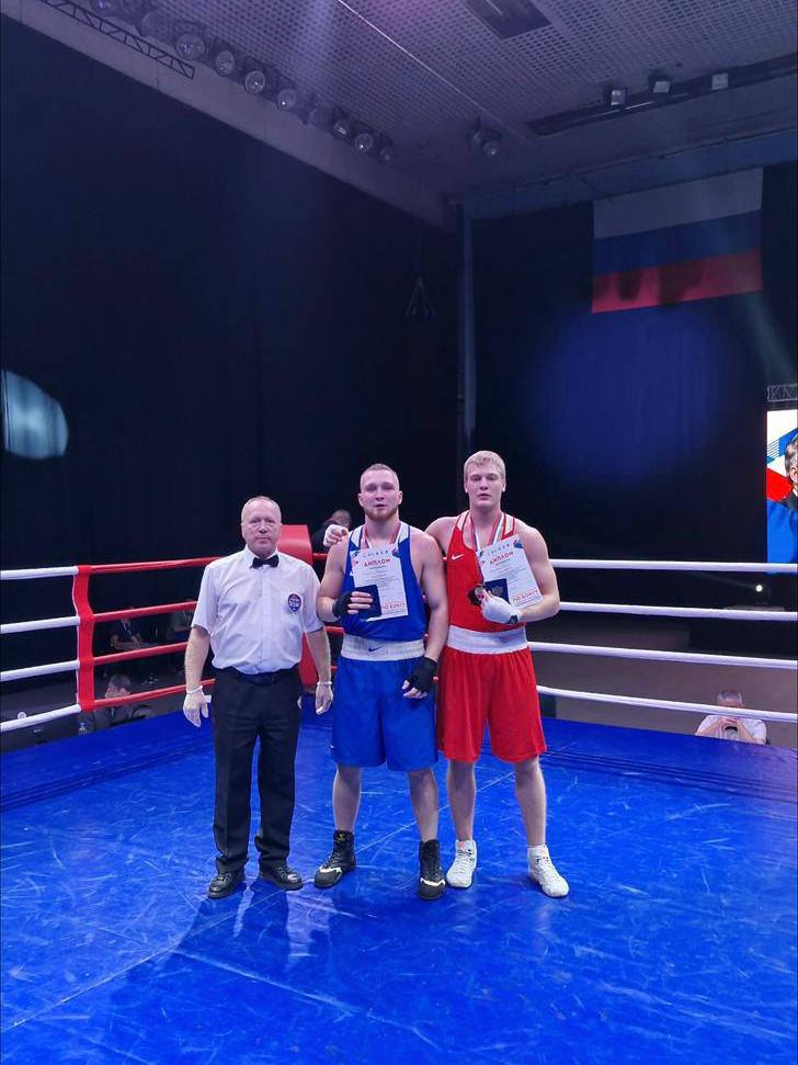 Подводим итоги выступления петербургских спортсменов на турнире в Самаре С 12 по 15 ноября в УК МТЛ Арена состоялись Всероссийские соревнования На призы ЗМС СССР чемпиона Мира обладателя кубка Мира 3 х кратного чемпиона Европы 5 ти кратного чемпиона СССР В А Шишова среди мужчин В этом году они стали 31 ми и собрали 95 боксеров из 22 регионов страны Награды на счету Никита Бруенок до 86 кг Валерий Пугачев до 86 кг Артём Гвозденко до 80 кг Михаил Захарьев до 86 кг Дмитрий Захарьев до 92 кг Поздравляем спортсменов и их наставников