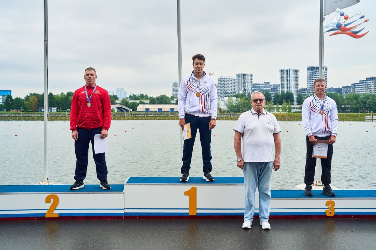 Воронежский каноист Дмитрий Шаров завоевал вторую бронзу Чемпионата России Воронежский спортсмен Дмитрий Шаров завоевал свою вторую медаль Чемпионата России по гребле на байдарках и каноэ. ↗ Прислать новость Подписаться