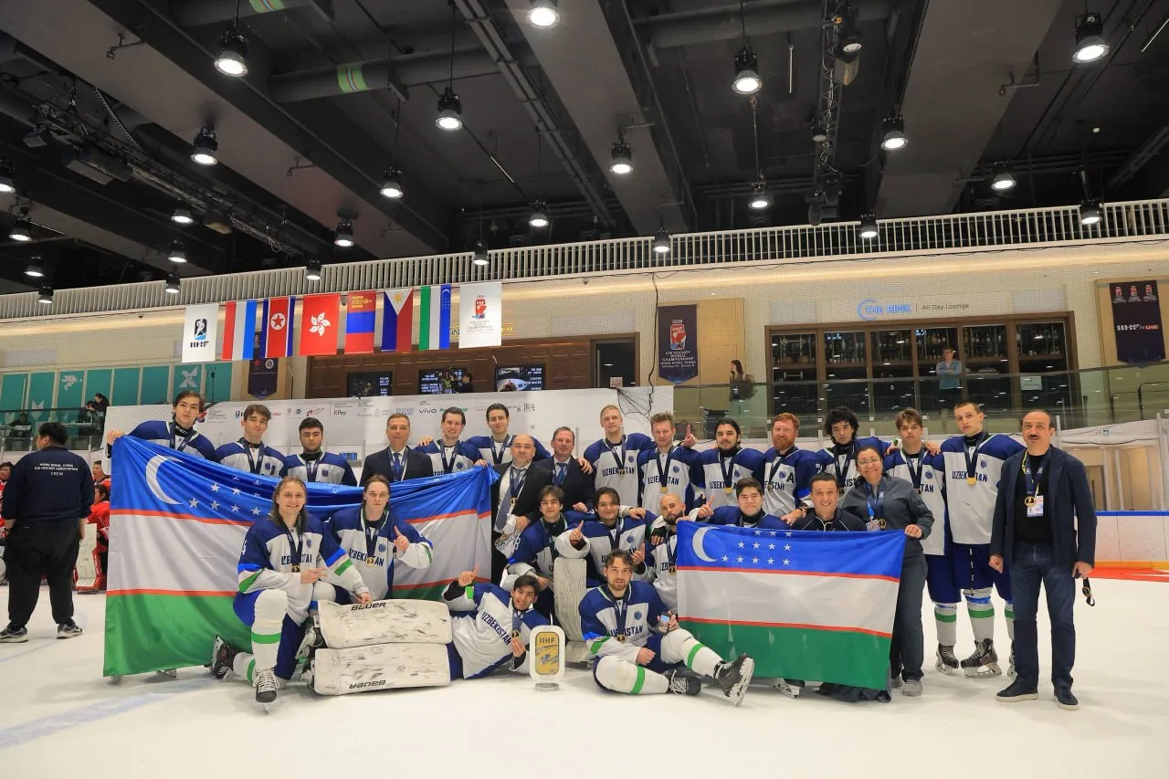 Cборная Узбекистана по хоккею вышла в группу А Чемпионата мира в Гонконге на пути к повышению в классе сборная одержала разгромные победы над соперниками из Монголии 26 1 Филиппин 28 3 КНДР 20 3 и Люксембурга 14 0