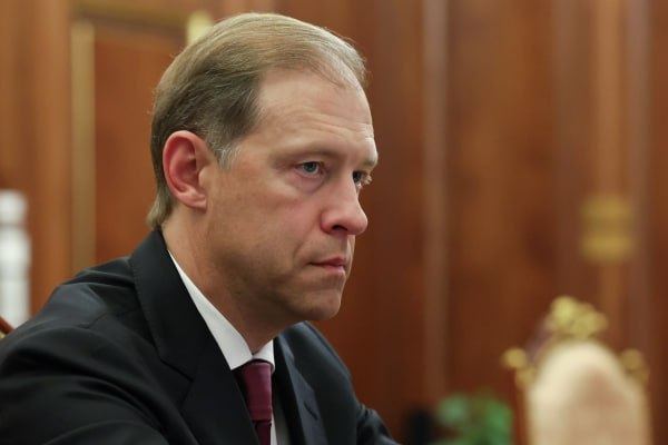 Россия стала единственной в мире страной самостоятельно производящей самолёты Речь идёт обо всех комплектующих для воздушных судов Это правда Я подтверждаю именно так заявил первый вице премьер Денис Мантуров Он отметил что это была вынужденная мера Мы были заинтересованы в международной кооперации что собственно и было в основе Сухого Суперджета разработки ещё начала 2000 х годов И на втором этапе в том числе магистральный МС 21 также строился в кооперации с иностранными партнёрами но уже с большим процентом российского участия Вся приборная составляющая вся математика была именно российской разработки а агрегаты и приборы использовались в том числе иностранного производства подытожил первый зампред правительства Подпишись на Говорит Москва