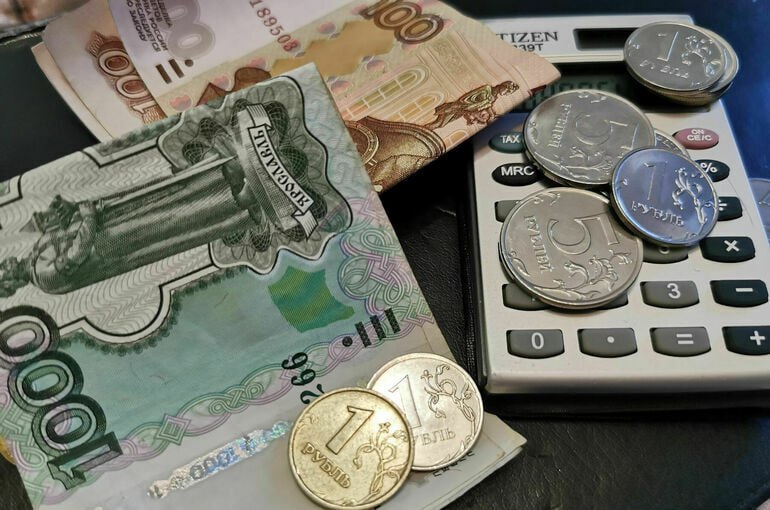 ВТБ прогнозирует ослабление рубля до 90 рублей за доллар в 2026 году Банк ВТБ ожидает что в первом квартале 2026 года рубль может ослабнуть до 90 рублей за доллар США а также предсказывает турбулентный период для инфляции ulusmedia Читайте нас в MAX