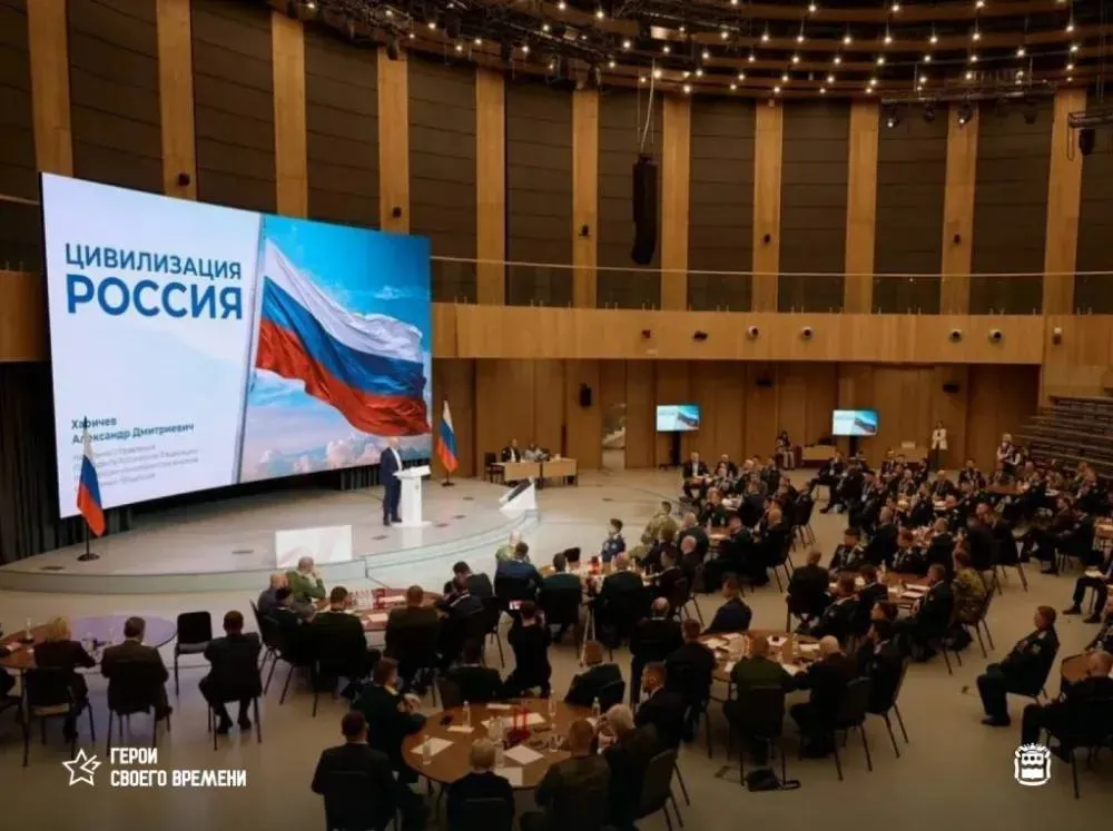 Ветеран спецоперации представил Амурскую область на всероссийском форуме Участник амурской программы Герои своего времени считает что опыт полученный на мероприятии будет полезен ему в работе Участник программы Герои своего времени Алексей Кожушко представил Амурскую область на Всероссийском форуме участников региональных кадровых программ Об этом сообщили в пресс службе правительства Амурской области Подробности