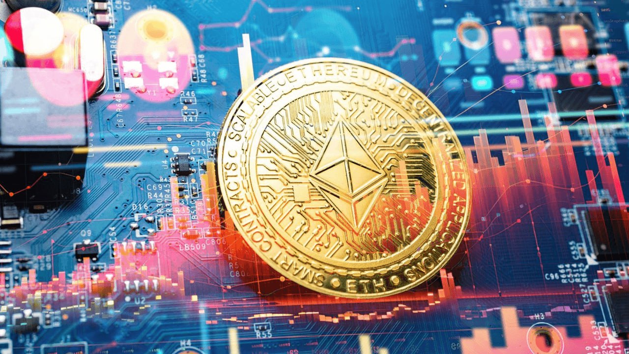 SharpLink Gaming стала крупнейшим публичным холдером Ethereum — купила 7 689 ETH на $19,2 млн Американская компания SharpLink Gaming приобрела 7 689 ETH на сумму около $19,2 млн, став одним из крупнейших публичных держателей Ethereum. Общий криптопортфель компании теперь превышает 205 634 ETH ~$533 млн , и весь объём находится в стейкинге. С начала внедрения стратегии стейкинга SharpLink уже заработала 322 ETH в виде вознаграждений, что подчёркивает эффективность и доходность корпоративной крипто-казны. Акции компании $SBET взлетели почти на 28% после анонса — рынок позитивно воспринял расширение экспозиции к ETH. Влияние на крипторынок: Повышается интерес институционалов к ETH как к доходному активу. Возрастает роль Ethereum в корпоративных казначействах. Может начаться новая волна институциональных закупок ETH и активизации стейкинга. А ты считаешь, что компании должны хранить свои резервы в Ethereum? Или такие ставки — слишком рискованны для публичных игроков? Chat / Чат Subscribe / Подпишись Buy Stars without KYC Наш бот с комбо / Our bot with combo Поддержи канал / Boost channel