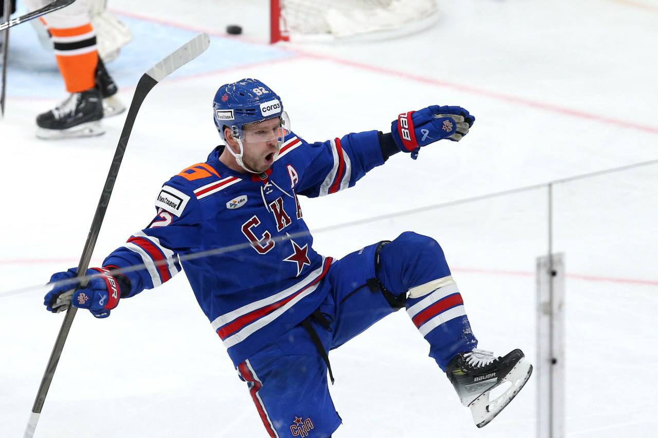 Кузнецов может перейти в Металлург Об этом заявил агент игрока Шуми Бабаев Решаются последние вопросы всё основное согласовано Ждем С большой долей вероятности Кузнецов игрок Металлурга сказал Бабаев Матч ТВ КХЛ Илья Смирнов hockey match