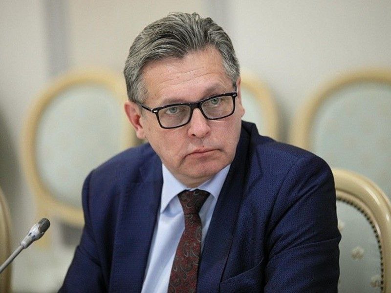 Рифат Сабитов МAX становится частью повседневной цифровой жизни Аудитория мессенджера MAX в августе 2025 года превысила 32 млн уникальных пользователей в месяц а среднесуточный охват составил около 7 млн человек По данным Mediascope с 1 по 16 сентября дневная аудитория MAX достигала 13 7 млн пользователей а в отдельные дни поднималась до 16 4 миллионов Общий охват за этот период составил 34 5 миллиона человек Эксперты отмечают что приложение установлено у значительной части пользователей однако его функционал пока используется ограниченно Прогнозируется что к концу 2025 года аудитория MAX может вырасти на 15 25 чему будет способствовать постепенное расширение сервисов и интеграций Статистика показывает что МАХ не просто привлекает пользователей но и обеспечивает их регулярную активность Люди возвращаются в приложение ежедневно То есть сервис становится частью их повседневной цифровой жизни отметил Рифат Сабитов Подписывайтесь на Вести Красноярск в MAX vesti krsk