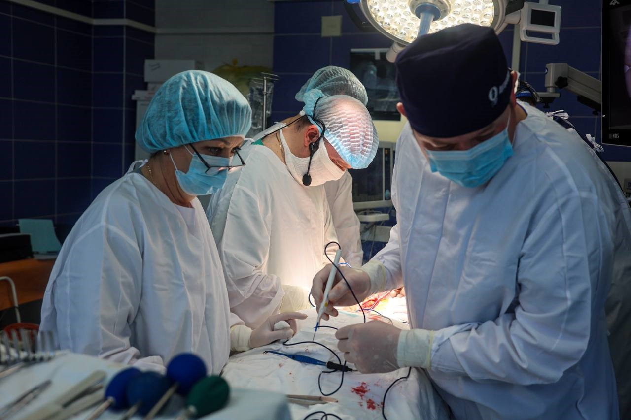 С 24 по 27 февраля в Иркутске пройдет IV конгресс Дни медицинской науки на Байкале Его участниками станут ведущие детские хирурги России руководители национальных медицинских исследовательских центров ведущие федеральные эксперты в области детской хирургии Главным событием конгресса станет научно популярное шоу Академия от первого лица на котором академики РАН расскажут о последних достижениях медицинской науки Кроме того ведущие хирурги будут оперировать сложнейшие клинические случаи в прямом эфире