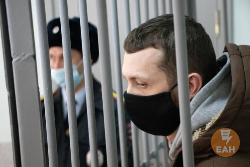 Сына полковника Росгвардии устроившего смертельного ДТП освободили по УДО Суд в Нижнем Тагиле освободил по УДО Владимира Васильева сына полковника Росгвардии В 2019 году пьяный Васильев устроил в Екатеринбурге смертельное ДТП в котором погибли два человека Его отец полковник Андрей Васильев тогда пытался подменить анализ сына на алкоголь Сам Владимир Васильев был приговорен почти к 9 годам колонии Теперь осужденный должен будет встать на учет и не менять место жительства или работы без разрешения Ранее Верховный суд Чувашии уже отменял попытку Васильева выйти по УДО Свои действия он называет ошибкой молодости ЕАН в MAX ЕАН в VK