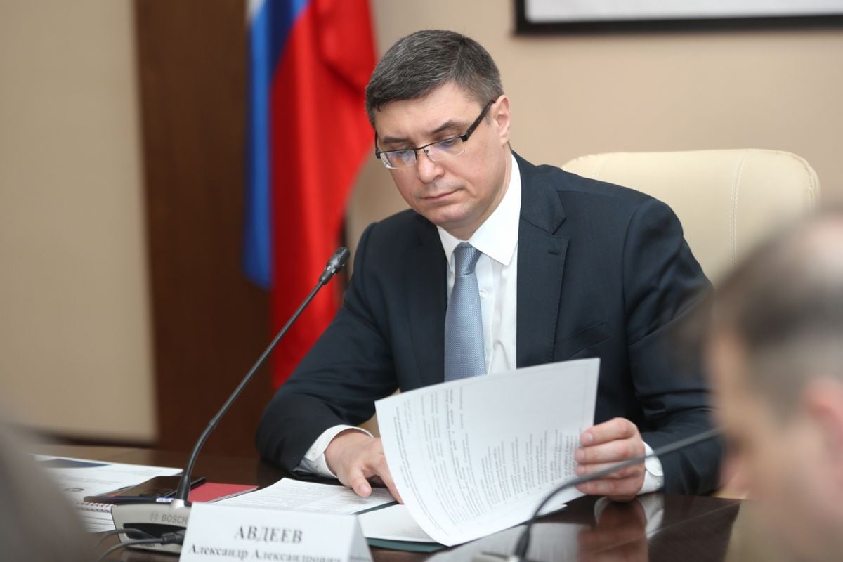 Бюджет Владимирской области увеличили более чем на 6 млрд рублей 4 июня на заседании Законодательного собрания Владимирской области депутаты поддержали инициативу губернатора Александра Авдеева о внесении изменений в областной бюджет на 2025–2027 годы. Было принято решение увеличить областной бюджет более чем на 6 млрд рублей. Основные средства направили на развитие социальной инфраструктуры региона, здравоохранение, ЖКХ, дорожное хозяйство. Отдельно предусмотрели субсидии ветеранам и участникам СВО. ↗ Прислать новость Подписаться