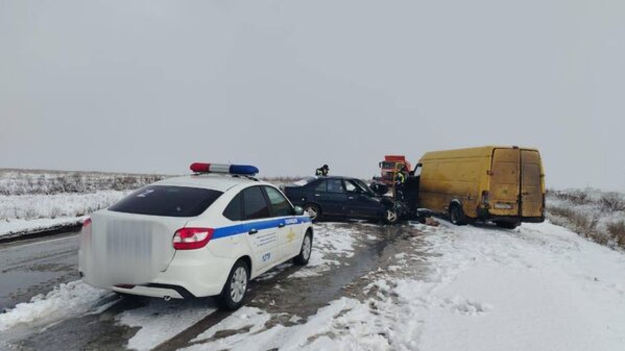 В ДТП в Ленинском районе Крыма пострадали младенец и двое взрослых  Три человека, в том числе младенец, пострадали в результате столкновения легкового авто и фургона в Ленинском районе Крыма, правоохранители проводят проверку по факту происшествия.  Авария произошла в среду в 11:00 на автодороге Соляное-Ерофеево, вблизи села Батальное... подробнее