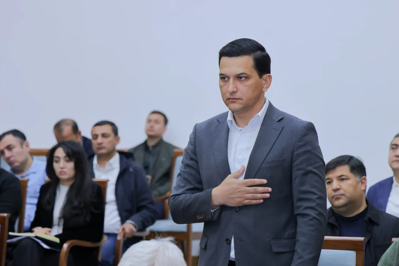 Хокиму Ташкента нашли нового зама Пост занял Обиджон Муминов ранее возглавлявший Департамент по координации системы управления и эксплуатации многоквартирного жилищного фонда и обобщению проектов реновации   repost uz v sisteme minstroya bil Подписывайтесь на Repost