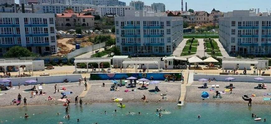 Турпоток в Севастополь с начала года увеличился на 52 Глава региона Михаил Развожаев рассказал об этом на встрече с министром экономического развития Максимом Решетниковым Уже можно констатировать что в этом году туристический сезон в Севастополе состоялся по сравнению с 2024 годом экскурсионный поток увеличился почти втрое туристический поток по оперативным данным на 52 сообщил Михаил Развожаев В Севастополе работает 202 коллективных средства размещения Из них 80 уже прошли обязательную классификацию подтверждающую соответствие стандартам качества Новости Отели ОтелиСевастополя Новости Отелей