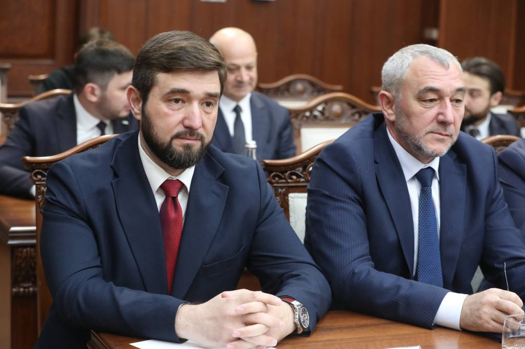 ЦУР Ингушетии: Резкий рост обращений граждан +59% На прошлой неделе Центр управления регионом Ингушетии обработал 236 жалоб, что на 59% больше, чем неделей ранее. Основная причина – аварийные и плановые работы на водопроводе по улицам Джабагиева Карабулак и Базоркина Назрань . ⏱ Несмотря на возросшую нагрузку, среднее время обработки заявок сократилось на 25%. Кроме проблем с водоснабжением, жители чаще всего обращались по вопросам ЖКХ, дорог, электроснабжения и социальным темам. Анализ обращений поможет выявить проблемные зоны и принять меры для их решения. Правительство Ингушетии