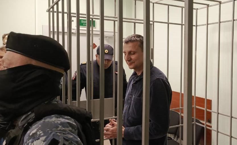 Бывшего адвоката и депутата Заксорания края Александра Глискова этапировали из СИЗО в колонию строгого режима — он теперь в ИК-17 Красноярского края На СВО так и не отправили — формального отказа нет, но и движения в ту сторону пока тоже, написали в соцсетях его сторонники.