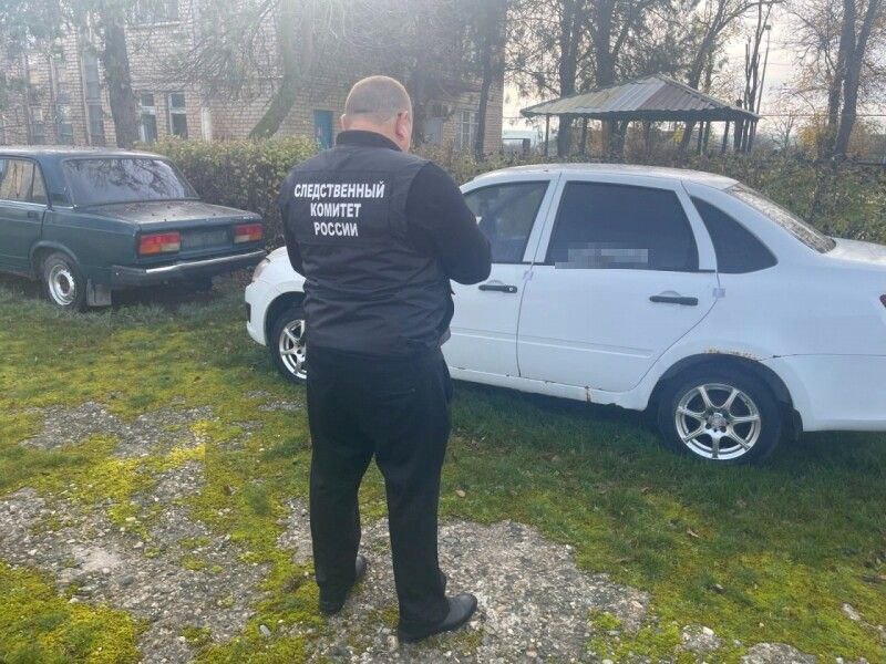 В Новоселицком округе женщина обвиняется в даче взятки Александровским межрайонным следственным отделом СУ СКР по СК завершено расследование уголовного дела в отношении жительницы Новоселицкого округа Следствием установлено что в августе 2025 года обвиняемая ранее осужденная за кражу предложила сотруднику краевого УФСИН свой автомобиль в качестве взятки за фиктивное отбывания назначенного ей наказания Реализуя свой преступный умысел фигурантка оставила на столе служебного кабинета заполненный договор купли продажи документы и ключи от транспортного средства В ходе следствия обвиняемая полностью признала вину в содеянном раскаялась Следователем СКР собрана достаточная доказательственная база уголовное дело направлено в суд Фото Александровский МСО СУ СК РФ по СК АЖ в МАХ   max ru id2623029330 gos10