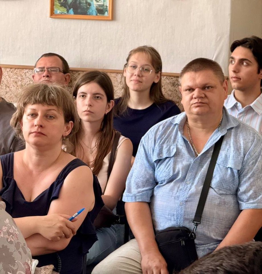 Сегодня в издательском доме «Периодика Ставрополья» Центр управления регионом  ЦУР  организовал обучающий семинар для администраторов социальных сетей.    Эксперты поделились с коллегами практическими советами по ведению госпабликов:      как повысить качество контента,     как писать интересные и полезные посты,     как создавать вовлекающий контент для аудитории.    Обсудили тренды СММ, инструменты анализа и эффективные способы коммуникации с подписчиками.