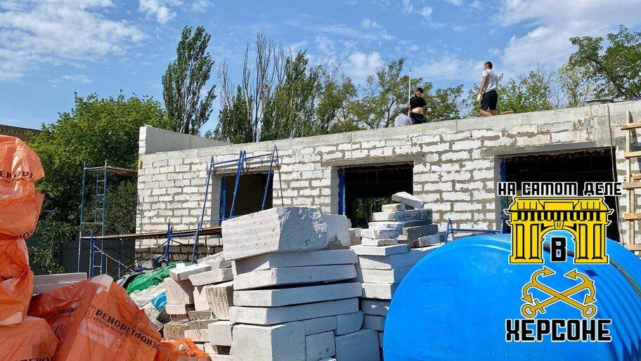 В Нижних Серогозах завершается строительство нового МФЦ по программе "Единой России"! В новом МФЦ будет пять окон обслуживания, включая возможность подачи документов в МВД и получения сложных госуслуг. Параллельно восстанавливается здание отделения Соцфонда, разрушенное ударом ВФУ в 2024 году. Открытие МФЦ и восстановление Соцфонда значительно улучшат качество жизни жителей Нижних Серогоз и упростят доступ к необходимым государственным услугам. ПОДПИСАТЬСЯ Чат Бот Дзен #МФЦ #НижниеСерогозы #ХерсонскаяОбласть