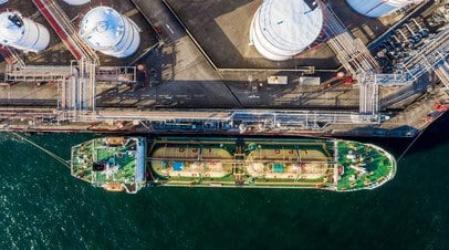 Bloomberg: Bosphorus Gaz начала исполнять роль банков для экспорта в Россию   Отказ турецких банков от работы с экспортом в Россию привёл к тому, что турецкая компания Bosphorus Gaz начала предлагать операции по обмену рублей на евро.  Читать далее