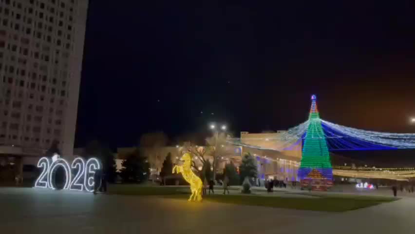 Кисловодск и Волжский представили световые инсталляции 'Звездное небо' к Новому году