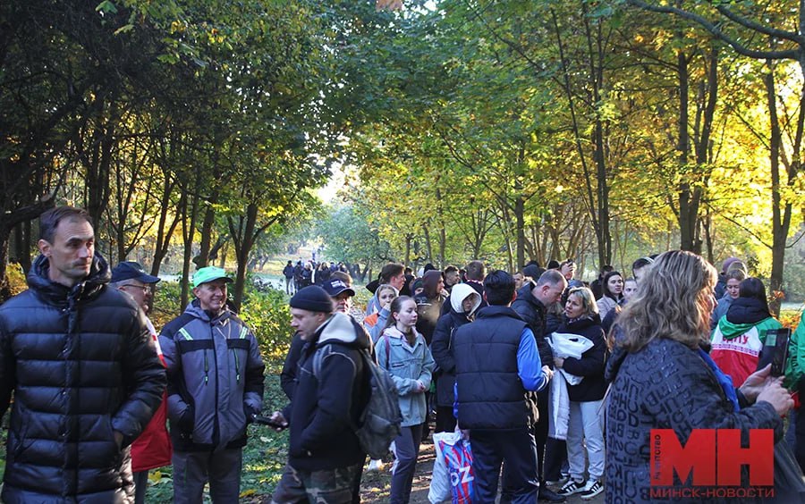 Осенние субботники прошли в Минске.   В Ленинском районе подготовили территорию к зиме   Яблоневый сад на ул. Рафиева во время субботника в Московском очистили от валежника   Посадили деревья, вывезли опавшие листья и навели порядок. В Партизанском районе прошел субботник   В Заводском районе в субботниках приняли участие около 5,2 тыс. человек   Уборка листвы и посадка деревьев: в Октябрьском районе сотни людей трудились на субботнике   В Центральном районе наводили порядок на территории экологической тропы «Окно в природу»  «Минск-Новости» MINSKNEWS.BY Telegram Viber FB  VK Inst TikTok  YouTube