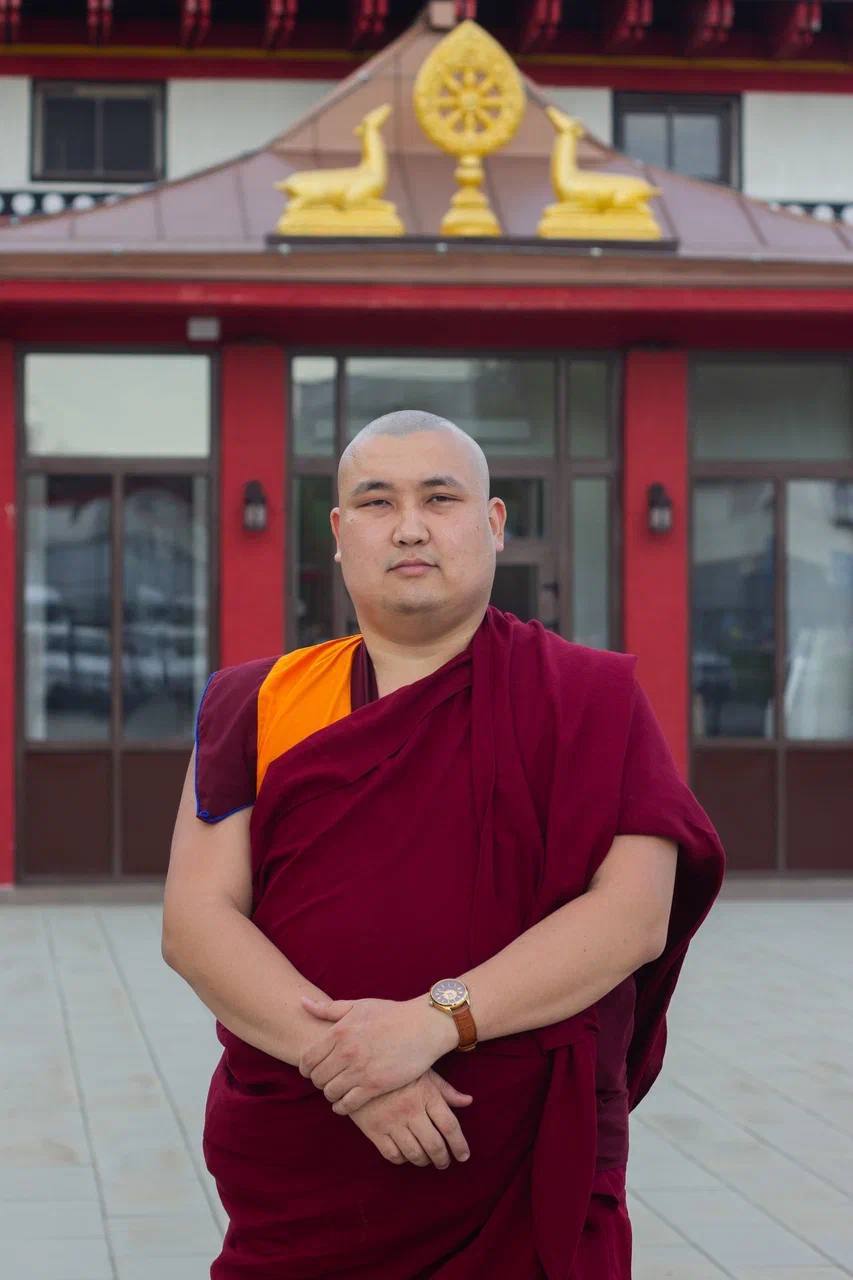 Председатель Центрального духовного управления буддистов Геше Йонтен вошел в состав Совета при Президенте Российской Федерации по взаимодействию с религиозными объединениями Соответствующий Указ подписан Президентом России Владимиром Путиным 4 февраля Глава Республики Калмыкия Бату Хасиков отметил Мы все хорошо знаем Геше Йонтена как активного просветителя общественного деятеля и настоящего патриота чья работа объединяет людей Для нашей многонациональной и многоконфессиональной республики это значимое событие Уверен что его участие в работе Совета станет новым этапом в служении во благо России и её народа Геше Йонтен человек чья деятельность направлена на развитие межрелигиозного диалога укрепление взаимного уважения и развитие буддизма в России Поздравляем уважаемого Геше с этим ответственным назначением Присоединяйтесь к нашему официальному каналу в MAX   РИАКалмыкия РеспубликаКалмыкия БуддизмКалмыкии2026 КалмыкияМестоСилы