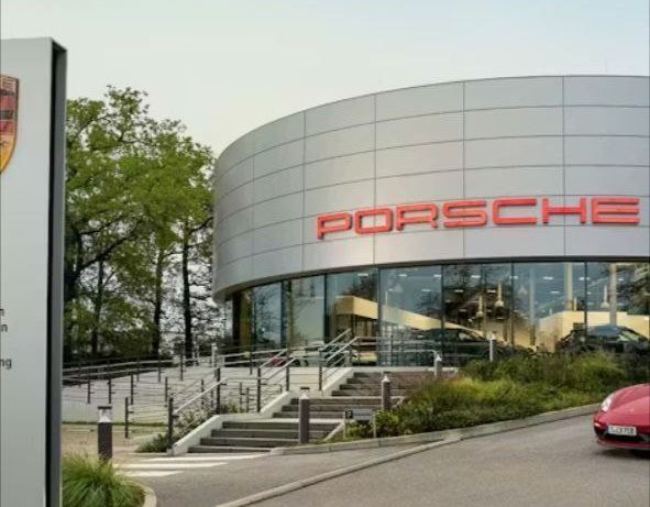 В ФРГ около 25 сотрудников Porsche могут подпасть под сокращение председатель производственного совета Porsche Ибрагим Аслан NewsEconomics