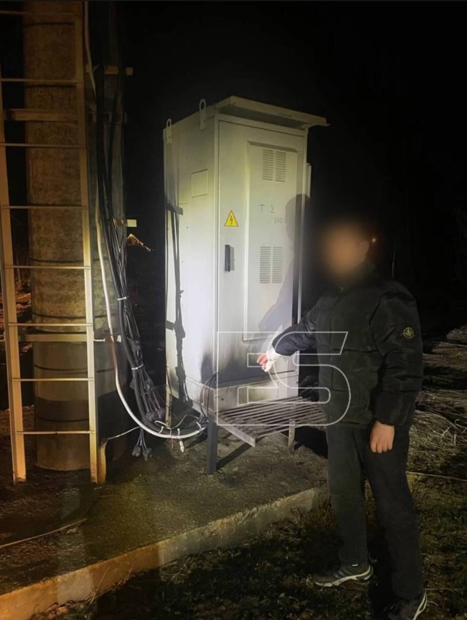 Эксклюзив Фото с места теракта в калужском Кирове Двое местных жителей подожгли вышку сотовой связи Преступление раскрыто УФСБ диверсанты Осуждены на 13 и 7 лет лишения свободы Наш канал в MAX