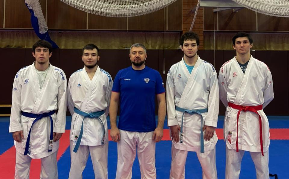 Каратисты Дагестана представят Россию на Первенстве Европы Трое дагестанских каратистов в составе сборной России готовятся к Первенству Европы которое пройдет 6 8 февраля в городе Лимассол Кипр Международные соревнования проводятся среди спортсменов 14 20 лет Учебно тренировочный сбор национальной сборной проходит подмосковном Парамоново К важному международному старту готовятся представители Дагестана Гаджилав Магомедов Абдулкадир Магомедалиев и Гаджи Гаджиев