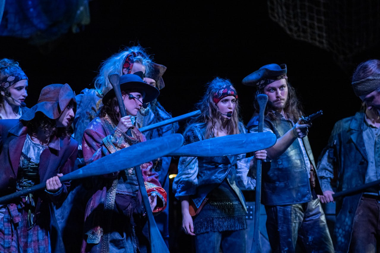 27 февраля в театре Плоды Просвещения Государственная филармония для детей и молодёжи представит спектакль Сокровища Флинта Вместе с героями зрители отправятся в увлекательное путешествие сразятся со злом испытают горечь предательства откроют ценность настоящей дружбы и станут частью захватывающего поиска пиратского клада Подписывайтесь на Культуру Петербурга в MAX