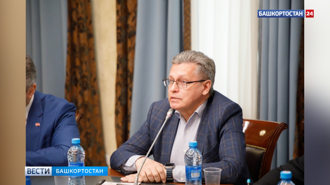 Рифат Сабитов: «Появление домена. РФ явилось большим вкладом в обеспечение технологического и информационного суверенитета России» Мероприятия, посвященные 15-летию российского национального домена .РФ: награждение заслуженных работников отрасли благодарностями и грамотами Минцфиры РФ, церемония гашения юбилейной почтовой открытки, круглый стол «Кириллица в интернете. Домен .РФ — символ значимости русского языка в современном мире» и подписание Меморандума о развитии поддержки средств интернет-адресации на государственном языке Российской Федерации прошли в Общественной палате РФ, 12 мая. Об этом сообщает ГТРК «Ставрополье». Подписаться Сообщить новости