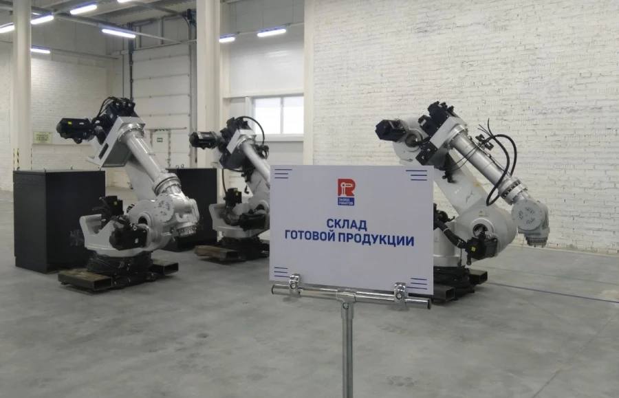 ⏰ Льготный лизинг роботов для обрабатывающих предприятий субсидируют из госбюджета Заводы, зарегистрированные в ДНР, ЛНР, Запорожской и Херсонской областях, смогут взять в лизинг роботов под 3%. Для аналогичных производств в других регионах будет действовать льготная ставка 5%. О льготном финансировании говорится в решении Минпромторга о порядке предоставления субсидии. Издание «Ведомости» ознакомилось с документом, его подлинность подтвердили два источника в компаниях – производителях робототехники и собеседник в профильной ассоциации. «Ведомости» направили запрос в Минпромторг. Недополученные доходы лизинговым компаниям будет компенсировать государство в рамках федерального проекта «Развитие промышленной робототехники и автоматизации производства», следует из документа. Сумма, которую планируется потратить на эти цели из бюджета, не раскрывается. Но на весь федпроект сроком до 2030 г. заложено около 350 млрд руб. Подробнее…